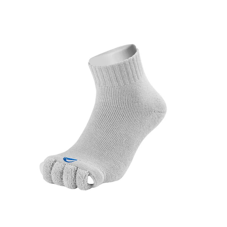 b-r-healthy-socks-mit-zehenteilern-grau image 1